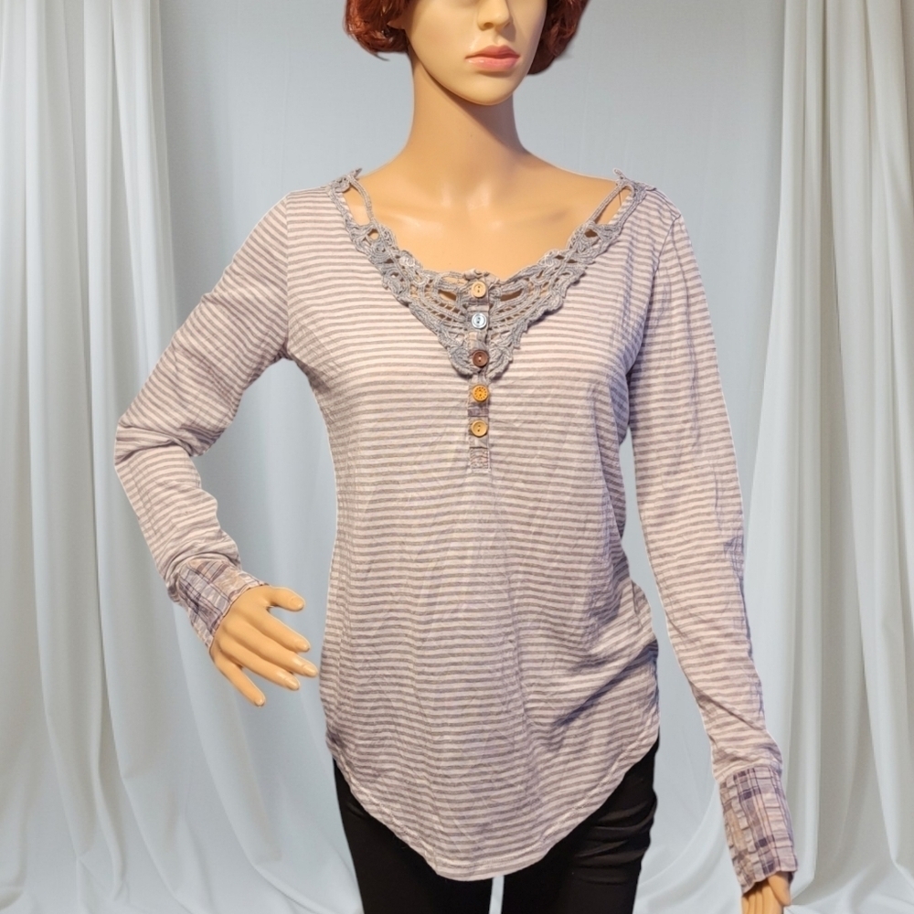 Witness Stretch Long Sleeve Women's Top Size Large Crochet Mixed media T33